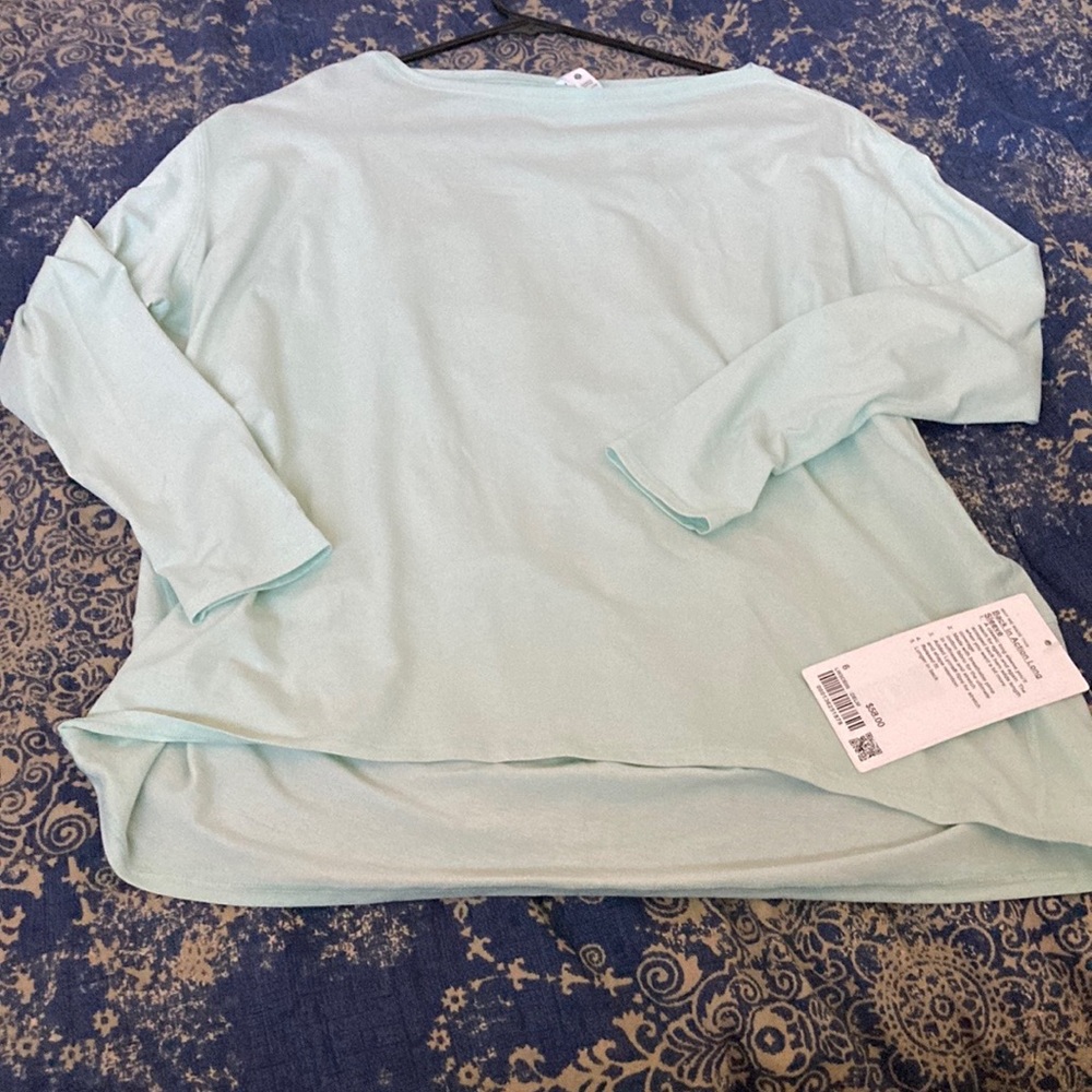 NWT Lululemon top in Delicate Mint sz 6
